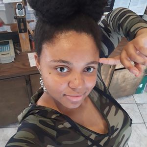 Meet your Posher, Arielle